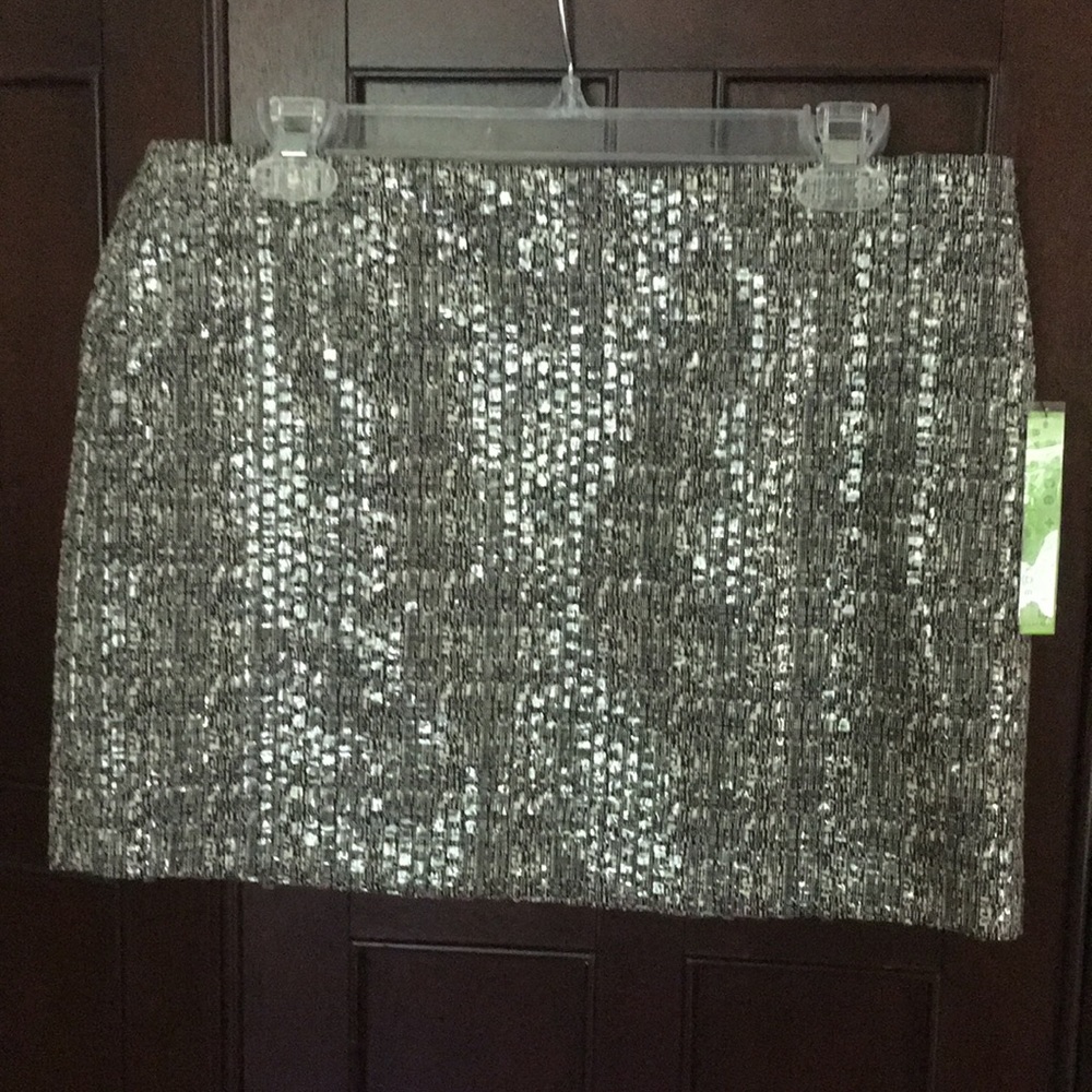 Alice +Olivia NWT sequined mini skirt sz M